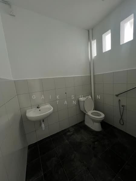 Kedai / Pejabat untuk Disewa di George Town (Penang) - Gaik Suan Tan - Bathroom - PropertyGuru.com.my