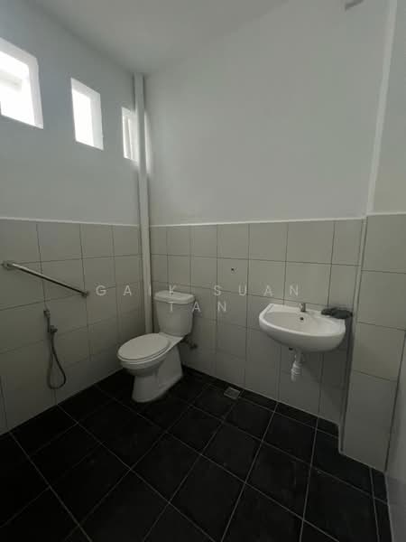 Kedai / Pejabat untuk Disewa di George Town (Penang) - Gaik Suan Tan - Bathroom - PropertyGuru.com.my