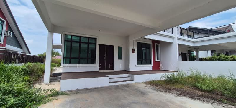 Rumah Berkembar untuk Dijual di Taman Seri Gelam (Tanjong Kling) - Kah Chin Tay - Exterior - PropertyGuru.com.my