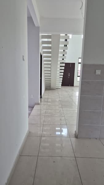 Rumah Berkembar untuk Dijual di Taman Seri Gelam (Tanjong Kling) - Kah Chin Tay - Interior - PropertyGuru.com.my