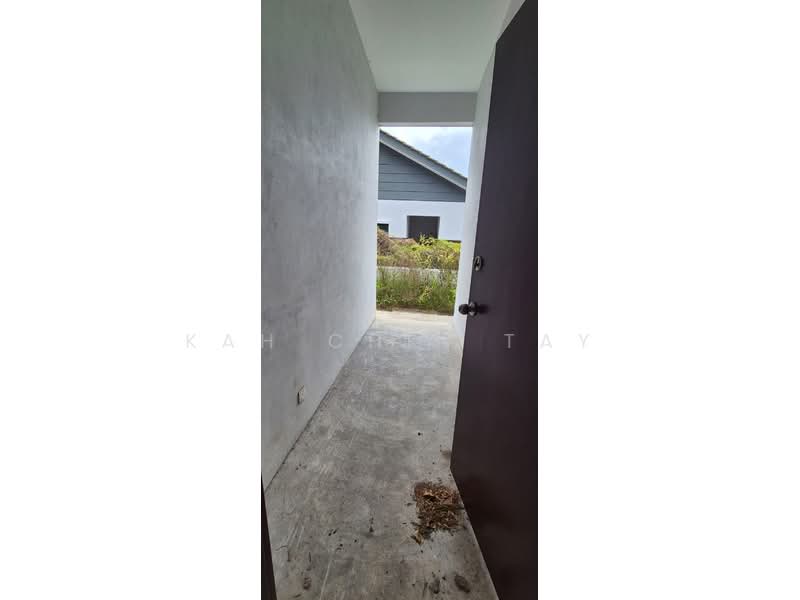 Rumah Berkembar untuk Dijual di Taman Seri Gelam (Tanjong Kling) - Kah Chin Tay - Entrance - PropertyGuru.com.my