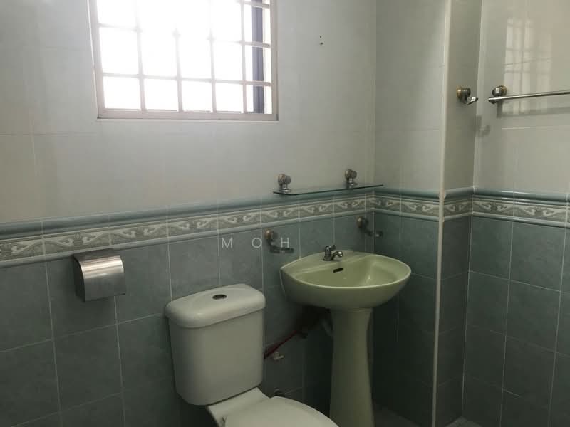 Townhouse for Sale in Jalan Ipoh (Kuala Lumpur) - Moh . - Bathroom - PropertyGuru.com.my
