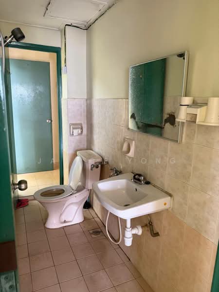 Apartment for Rent at Bayu Puteri 3 - Janice Yong - Bathroom - PropertyGuru.com.my