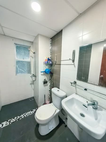 Kondominium untuk Disewa di Villa Park - Melissa Chong - Bathroom - PropertyGuru.com.my