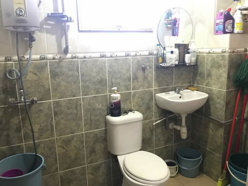 Townhouse for Sale in Jalan Ipoh (Kuala Lumpur) - Moh . - Bathroom - PropertyGuru.com.my