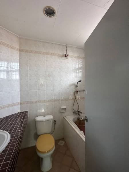 Rumah Teres 2 Tingkat untuk Dijual di Taman Mutiara (Pontian) - Ong Lih Shyan - Bathroom - PropertyGuru.com.my