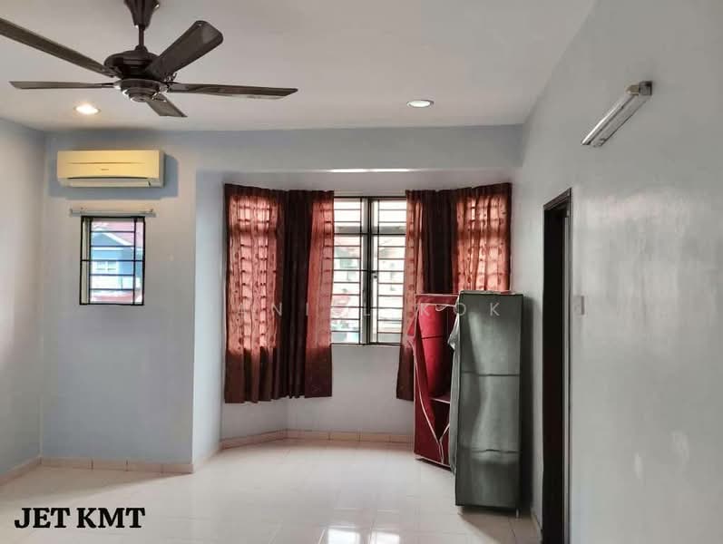 2-storey Terraced House for Sale in Taman Klang Utama (Kapar) - Daniel Kok - Living Room - PropertyGuru.com.my