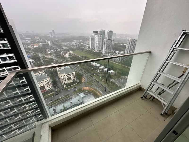 Servis Apartment untuk Disewa di Cybersquare - Ethan Yong - Balcony - PropertyGuru.com.my