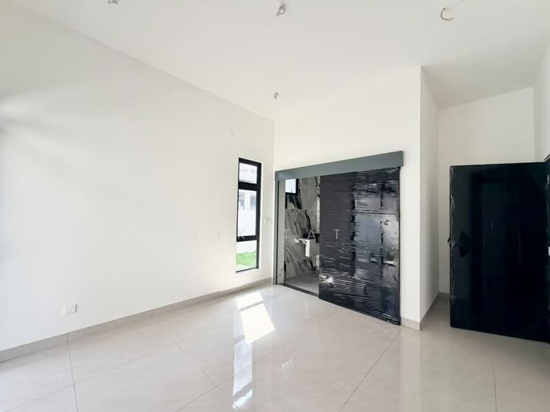 Semi-Detached House for Sale in Bandar Uda Utama (Johor Bahru) - Yik Tat - PropertyGuru.com.my