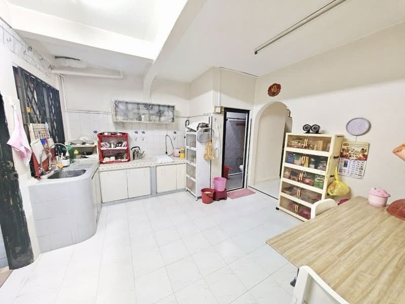 2-storey Terraced House for Sale in Taman Johor Jaya (Johor Bahru) - Catherine Chiah - Kitchen - PropertyGuru.com.my