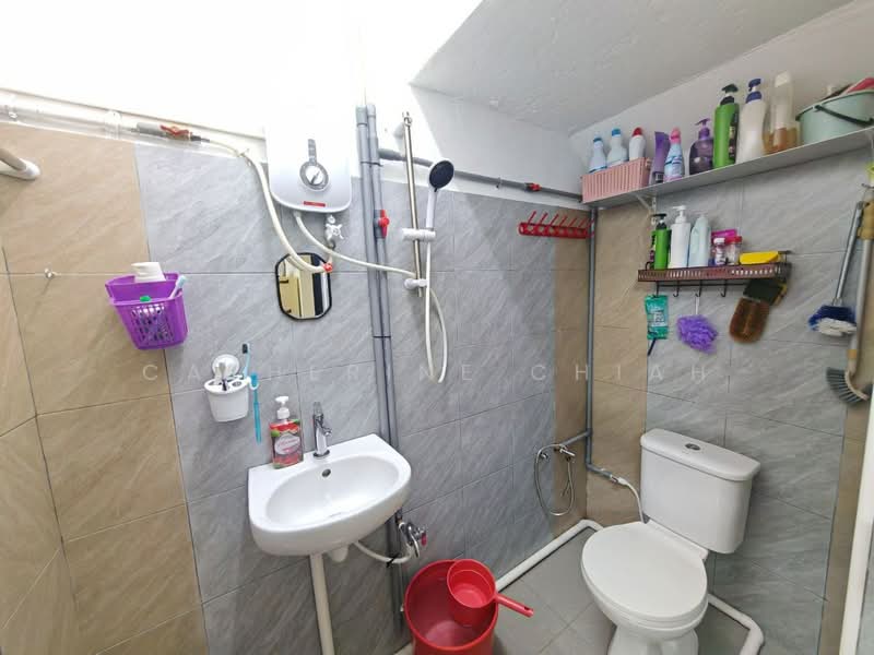 Rumah Teres 2 Tingkat untuk Dijual di Taman Johor Jaya (Johor Bahru) - Catherine Chiah - Bathroom - PropertyGuru.com.my