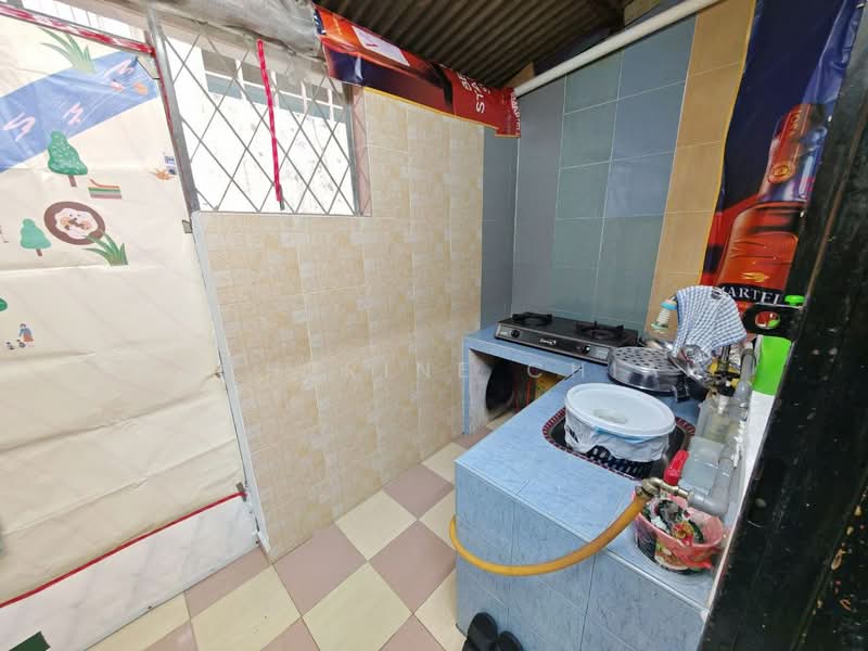 Rumah Teres 2 Tingkat untuk Dijual di Taman Johor Jaya (Johor Bahru) - Catherine Chiah - Kitchen - PropertyGuru.com.my