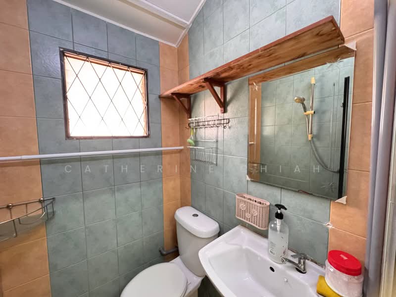 Rumah Teres 2 Tingkat untuk Dijual di Taman Johor Jaya (Johor Bahru) - Catherine Chiah - Bathroom - PropertyGuru.com.my