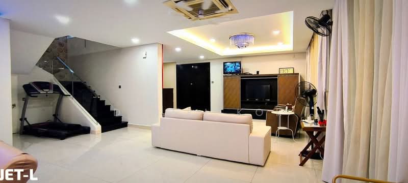 Rumah Berkembar untuk Dijual di Setia Damai (Setia Alam) - Daniel Kok - Living Room - PropertyGuru.com.my