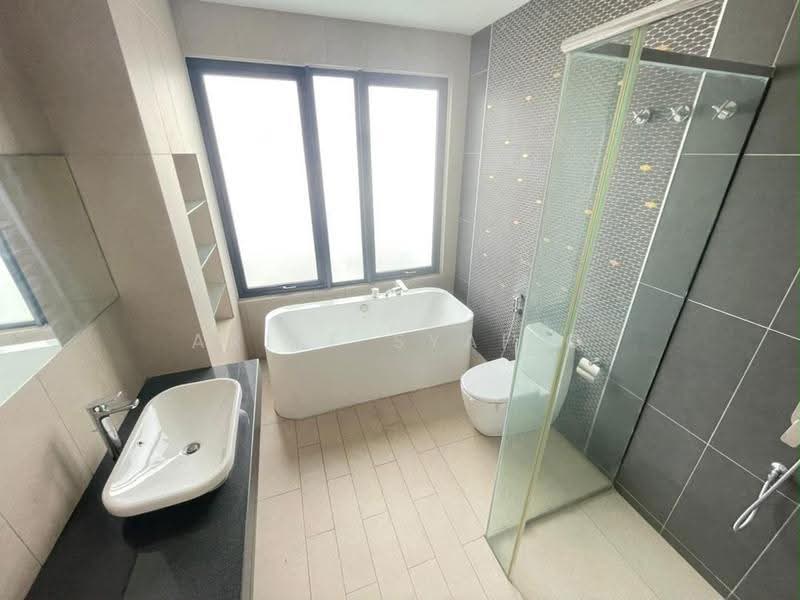 Rumah Berkembar untuk Dijual di Presint 12 (Putrajaya) - Ariff Syafiq - Bathroom - PropertyGuru.com.my