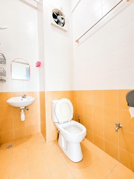 Kondominium untuk Dijual di Cassia Resort Condominium - Derrick Ng - Bathroom - PropertyGuru.com.my