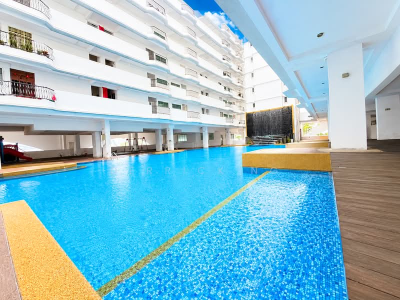 Kondominium untuk Dijual di Cassia Resort Condominium - Derrick Ng - Exterior - PropertyGuru.com.my