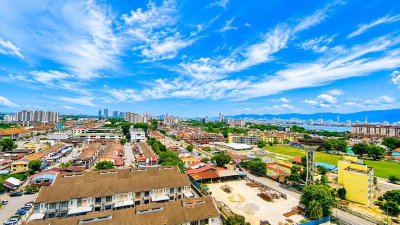 Kondominium untuk Dijual di Cassia Resort Condominium - Derrick Ng - Exterior - PropertyGuru.com.my