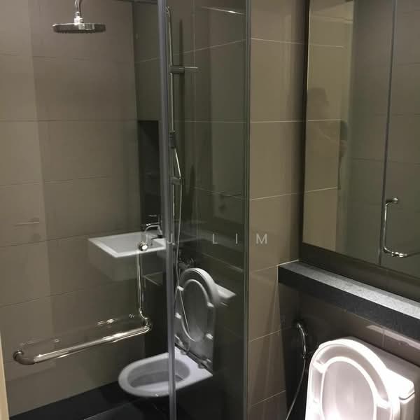 Kediaman Servis untuk Disewa di Residency V - JJ Lim - Bathroom - PropertyGuru.com.my