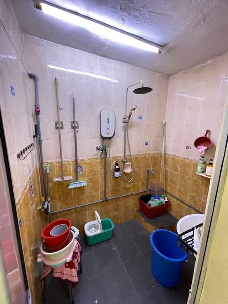 1-storey Terraced House for Sale in Taman Kepong (Kepong) - Vincent Lai - Bathroom - PropertyGuru.com.my