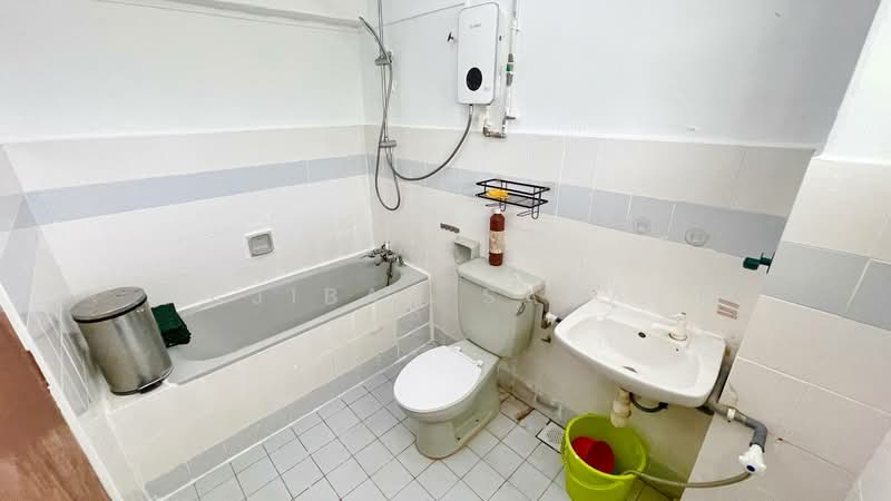 2.5-storey Terraced House for Sale in Ampang Jaya (Ampang) - Najibah Sahari - Bathroom - PropertyGuru.com.my