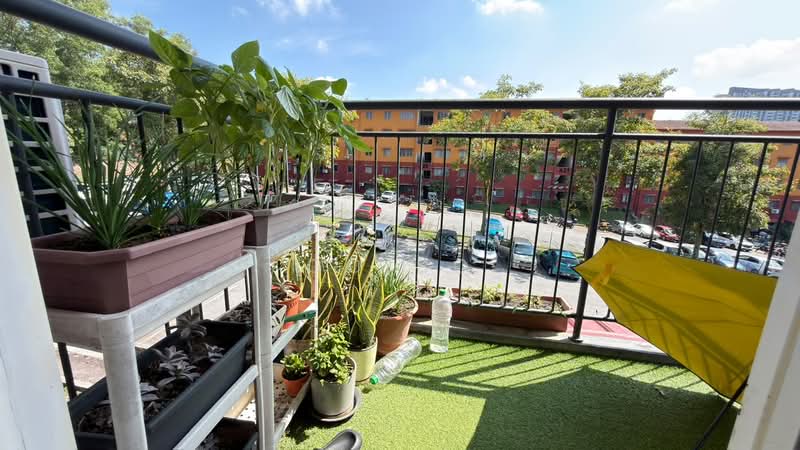 Pangsapuri untuk Dijual di Putra Permai Block C - GO SQ - Balcony - PropertyGuru.com.my