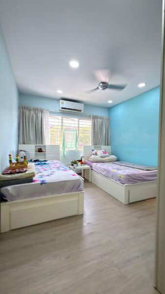 Pangsapuri untuk Dijual di Putra Permai Block C - GO SQ - Bedroom - PropertyGuru.com.my