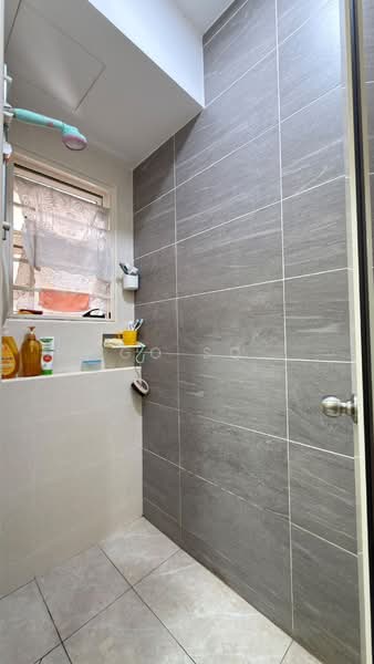 Pangsapuri untuk Dijual di Putra Permai Block C - GO SQ - Bathroom - PropertyGuru.com.my