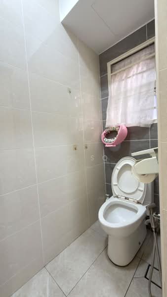 Pangsapuri untuk Dijual di Putra Permai Block C - GO SQ - Bathroom - PropertyGuru.com.my