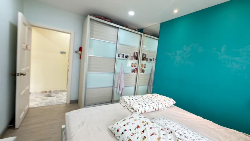 Pangsapuri untuk Dijual di Putra Permai Block C - GO SQ - Bedroom - PropertyGuru.com.my