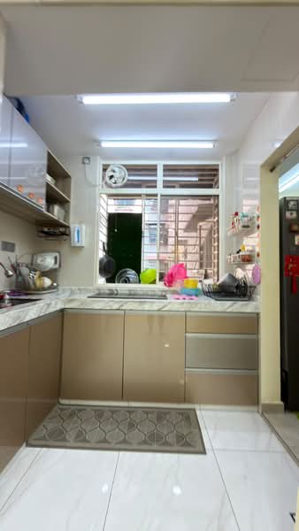 Pangsapuri untuk Dijual di Putra Permai Block C - GO SQ - Kitchen - PropertyGuru.com.my