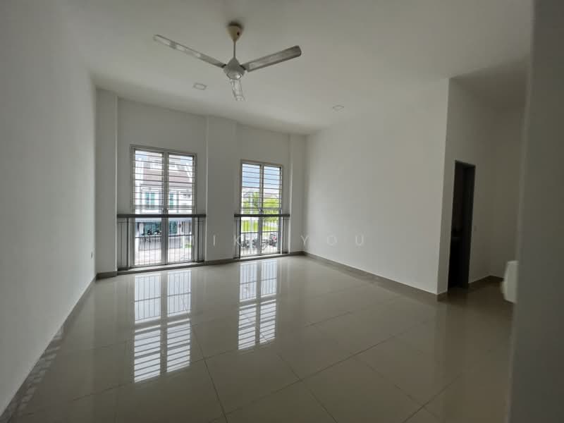Rumah Teres 2 Tingkat untuk Dijual di Kota Kemuning (Shah Alam) - Miki You - Living Room - PropertyGuru.com.my