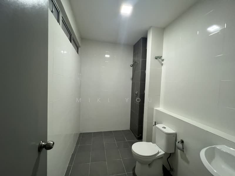 Rumah Teres 2 Tingkat untuk Dijual di Kota Kemuning (Shah Alam) - Miki You - Bathroom - PropertyGuru.com.my