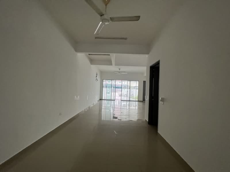 Rumah Teres 2 Tingkat untuk Dijual di Kota Kemuning (Shah Alam) - Miki You - Living Room - PropertyGuru.com.my