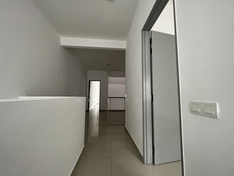 Rumah Teres 2 Tingkat untuk Dijual di Kota Kemuning (Shah Alam) - Miki You - Corridor - PropertyGuru.com.my