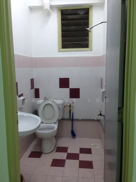 Pangsapuri untuk Disewa di Apartment Sri Mayang - Jasmine Loo - Bathroom - PropertyGuru.com.my