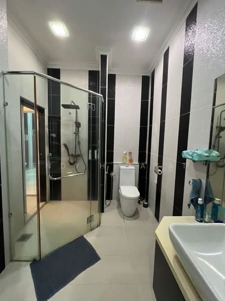 Bungalow for Sale in Bandar Kinrara Seksyen 9 (Bandar Kinrara) - Endy Hidayat - Bathroom - PropertyGuru.com.my