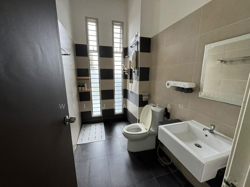 Servis Apartment untuk Disewa di Residensi Mutiara Austin - Wei Jian Tan - Bathroom - PropertyGuru.com.my