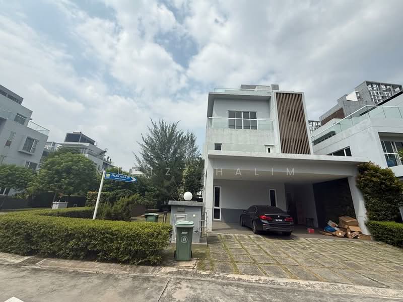 Zero-Lot Bungalow for Rent in Lakefront Villa (Cyberjaya) - Mu'izz Halim - Exterior - PropertyGuru.com.my