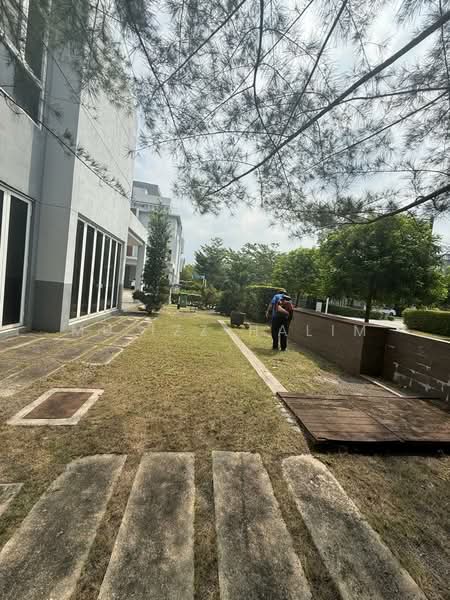 Zero-Lot Bungalow for Rent in Lakefront Villa (Cyberjaya) - Mu'izz Halim - Exterior - PropertyGuru.com.my