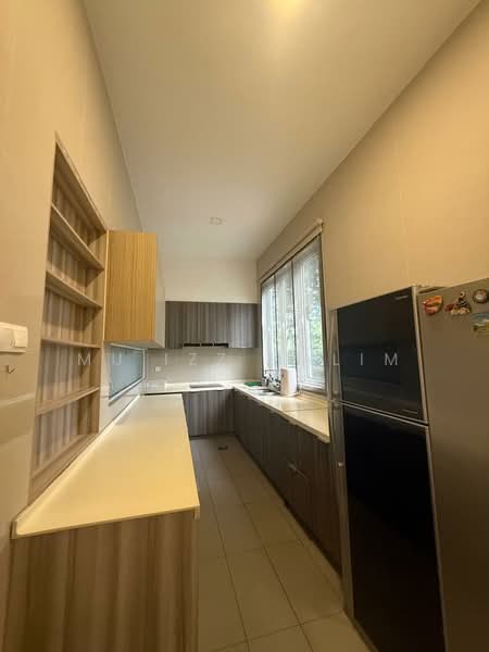Zero-Lot Bungalow for Rent in Lakefront Villa (Cyberjaya) - Mu'izz Halim - Kitchen - PropertyGuru.com.my