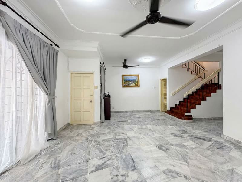Rumah Teres untuk Dijual di Bandar Kinrara Seksyen 5 (Bandar Kinrara) - Endy Hidayat - Living Room - PropertyGuru.com.my