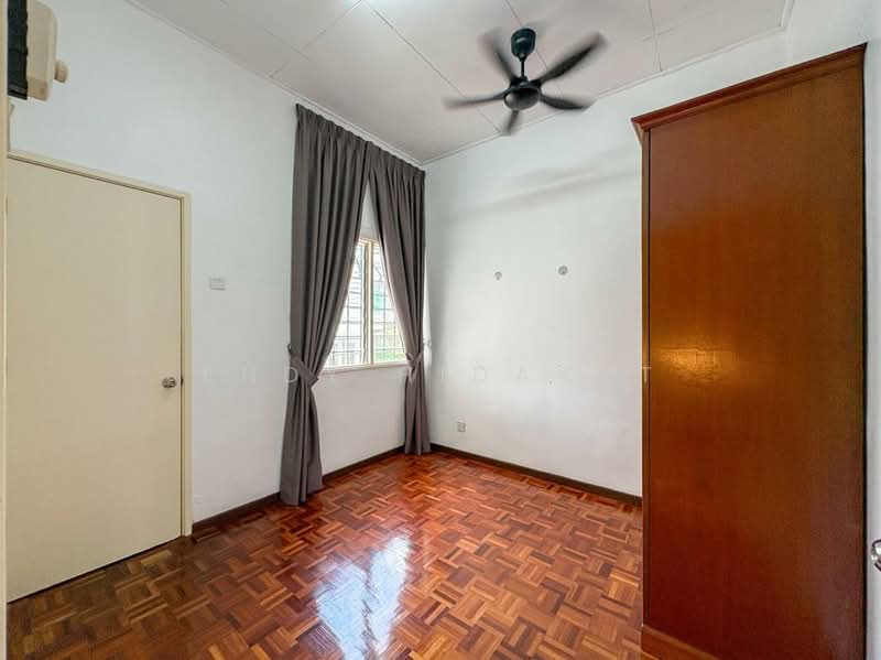 Rumah Teres untuk Dijual di Bandar Kinrara Seksyen 5 (Bandar Kinrara) - Endy Hidayat - Bedroom - PropertyGuru.com.my