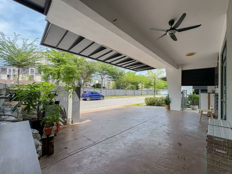 3-storey Terraced House for Sale in Serdang Lama (Seri Kembangan) - Endy Hidayat - Exterior - PropertyGuru.com.my