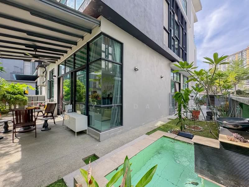 3-storey Terraced House for Sale in Serdang Lama (Seri Kembangan) - Endy Hidayat - Exterior - PropertyGuru.com.my