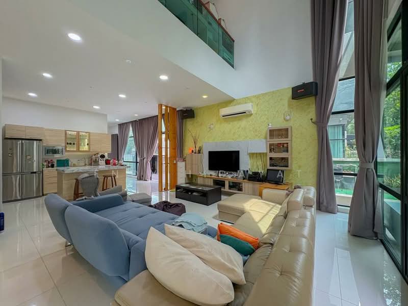 3-storey Terraced House for Sale in Serdang Lama (Seri Kembangan) - Endy Hidayat - Living Room - PropertyGuru.com.my