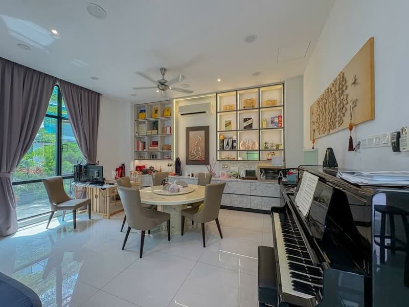 3-storey Terraced House for Sale in Serdang Lama (Seri Kembangan) - Endy Hidayat - Living Room - PropertyGuru.com.my