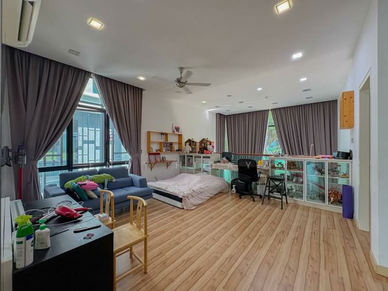 3-storey Terraced House for Sale in Serdang Lama (Seri Kembangan) - Endy Hidayat - Living Room - PropertyGuru.com.my