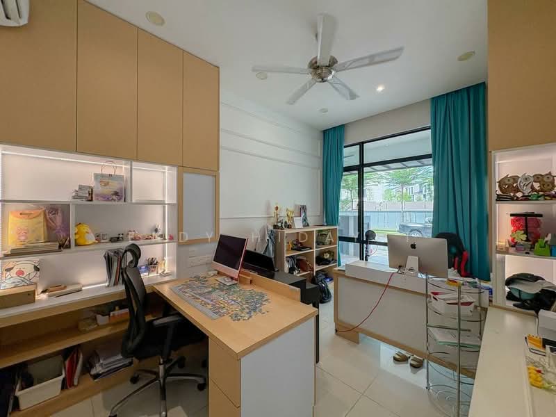 3-storey Terraced House for Sale in Serdang Lama (Seri Kembangan) - Endy Hidayat - Study - PropertyGuru.com.my