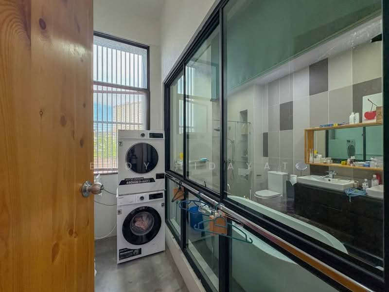 3-storey Terraced House for Sale in Serdang Lama (Seri Kembangan) - Endy Hidayat - Bathroom - PropertyGuru.com.my